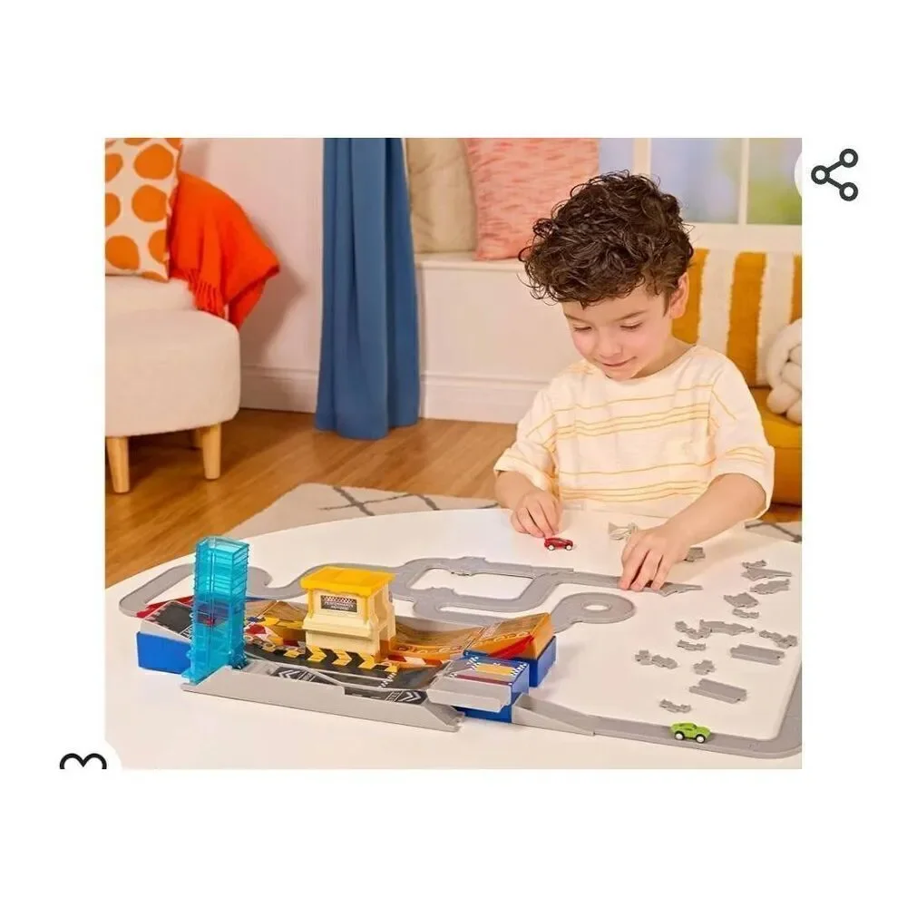 Driven by Battat – Auto Shop & Race Track Playset – Collapsible Playset with Tra